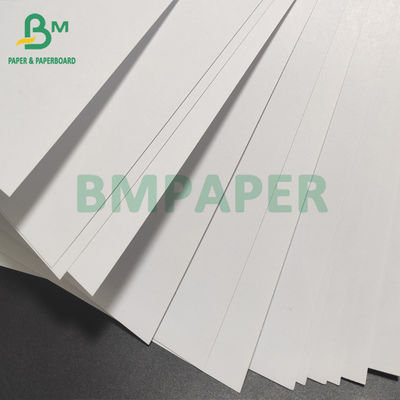 Papier offsetowy biały gładki 70 # 610 x 860 mm Niepowlekany papier do drukowania
