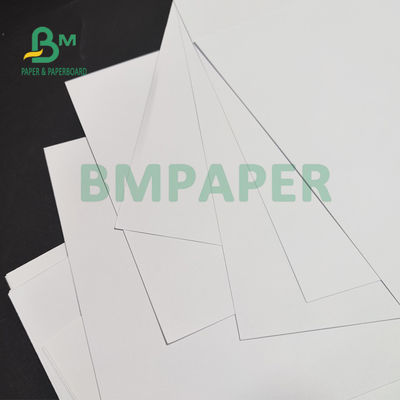 Papier offsetowy o gramaturze 120 g / m2 i gramaturze 160 g / m2 do broszur o gładkiej powierzchni 890 mm