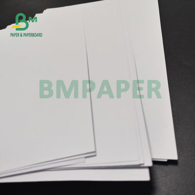 Papier offsetowy o gramaturze 120 g / m2 i gramaturze 160 g / m2 do broszur o gładkiej powierzchni 890 mm