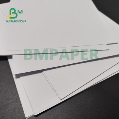 Papier offsetowy o gramaturze 120 g / m2 i gramaturze 160 g / m2 do broszur o gładkiej powierzchni 890 mm