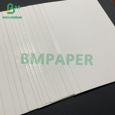 230 g/m² 250 g/m² 300 g/m² C1S Artboard Rolka 635 mm 700 mm 914 mm 1000 mm szerokości