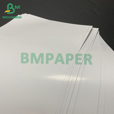 Biały papier artystyczny o gramaturze 157 g / m2 C1S C2S 54 cale szerokości X 210 m długości 3 cale rdzenia