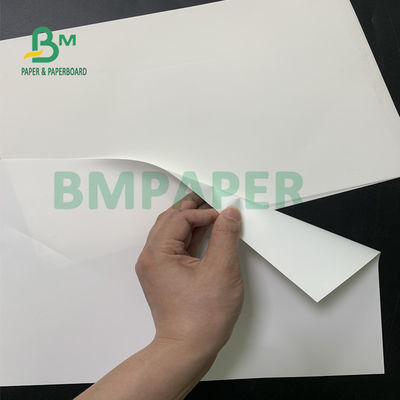 Błyszczące białe arkusze papieru syntetycznego, papier samoprzylepny PET wodoodporny do drukowania