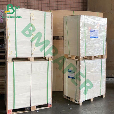 Biała niepowlekana tektura o gramaturze 390 g / m2 na podstawki pod napoje Podkładka pod piwo 624 x 860 mm