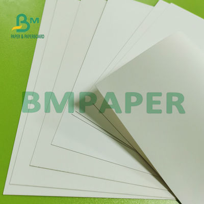 Bielona biała karta o dużej grubości, papier FBB do pakowania 300 g 70 × 100 cm