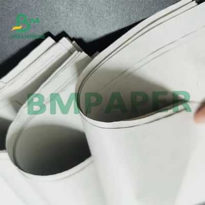52g Rolka papieru gazetowego Jumbo o dobrej absorpcji atramentu Niska biel