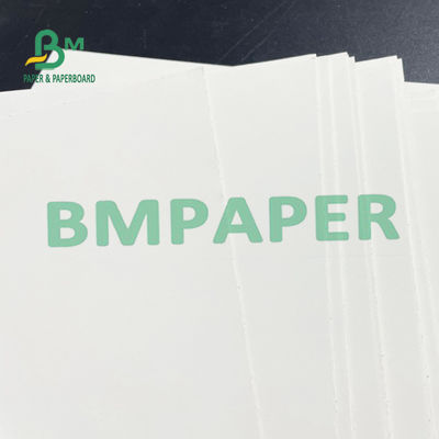 Arkusz papieru blistrowego o gramaturze 300 g / m2 i gramaturze 450 µM do pakowania w blistry sprzętowe