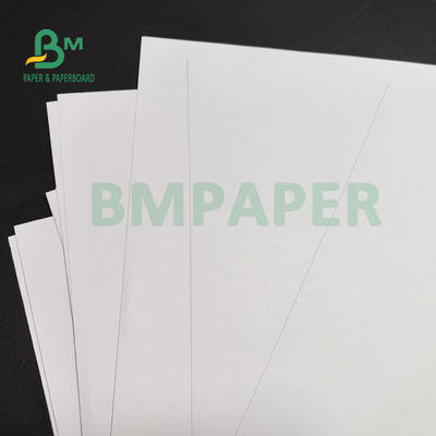 Niepowlekany papier offsetowy o gramaturze 160 g / m2 na kartę z zaproszeniem Wysoka biel 711 x 1016 mm