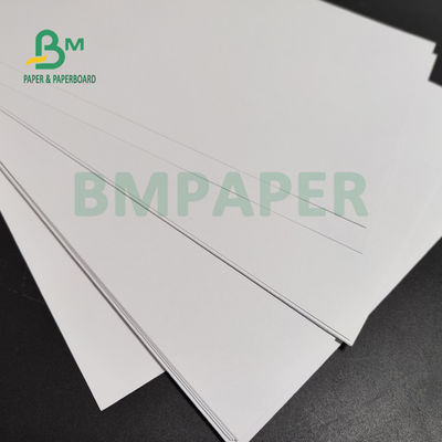 Niepowlekany papier offsetowy o gramaturze 160 g / m2 na kartę z zaproszeniem Wysoka biel 711 x 1016 mm