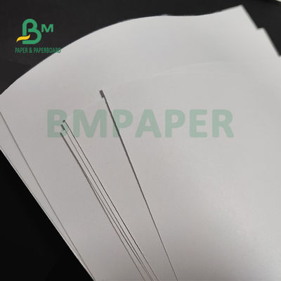 Niepowlekany papier offsetowy o gramaturze 160 g / m2 na kartę z zaproszeniem Wysoka biel 711 x 1016 mm