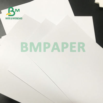 70 g / m2 75 g / m2 Biały niepowlekany papier bezdrzewny Dobry gładki 700 mm x 1000 mm