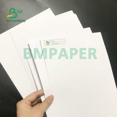 70 g / m2 75 g / m2 Biały niepowlekany papier bezdrzewny Dobry gładki 700 mm x 1000 mm