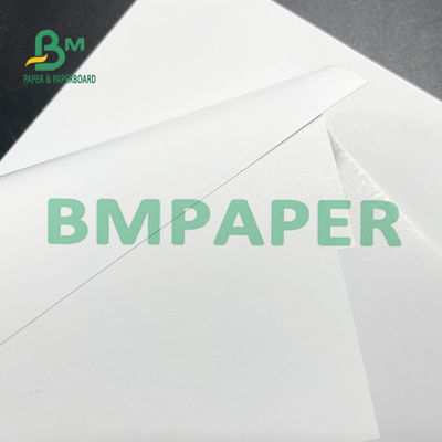 Matowy biały błyszczący papier C2S 120 g 635 x 965 mm na kartki okolicznościowe