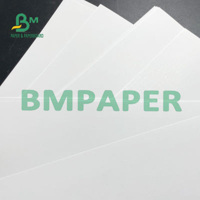 Matowy biały błyszczący papier C2S 120 g 635 x 965 mm na kartki okolicznościowe