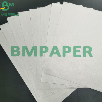 Papier gazetowy o gramaturze 45 g / m2 i gramaturze 48,8 g / m2 Szerokość 680 mm 781 mm Papier do pakowania