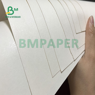Papier powlekany PE o gramaturze 210 g / m2 + 15 g / m2 Dobra jasność 615 mm x 850 mm