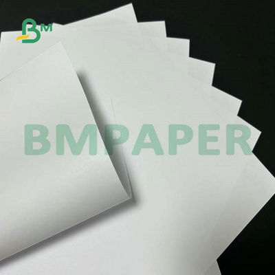 Wielkoformatowy niepowlekany papier bezdrzewny 55 g / m2 60 g / m2 65 g / m2 do szkolnego drukowania tekstów