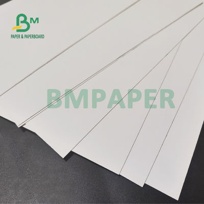 215 g / m2 230 g / m2 Składana tektura C1S do pakowania papierosów 520 mm x 1000 mm