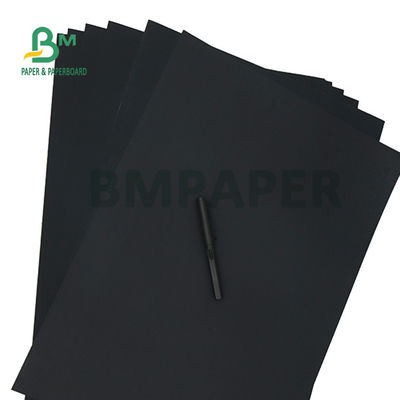 150 gm 200 gm Czarny karton z papieru Kraft do pakowania prezentów 70 x 100 cm Dobra sztywność