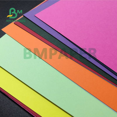 230 gm Wielokolorowy karton papierowy pokrywa wiążąca Wysoka sztywność 22 &quot;x 28&quot;