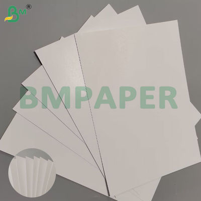 Czarny papier rdzenia gładki, wytrzymały na składanie, kartka do gier 450 * 320 mm