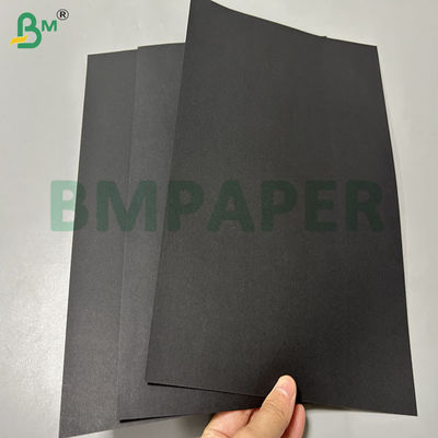 200 gramów 250 gramów Papieru kartonowego czarnego czerwonego bez powłoki do opakowania Pudełka 61 x 86 cm