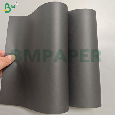 Arkusz czarnego papieru pakowego o wysokiej wytrzymałości 80 g/m² do toreb na zakupy